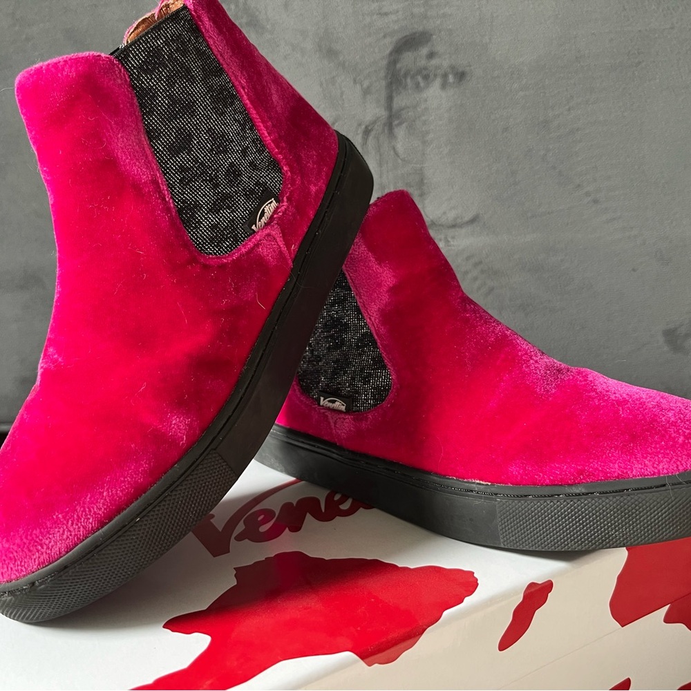 Venettini Little Girl’s Cole Velvet Sneakers in Hot Pink